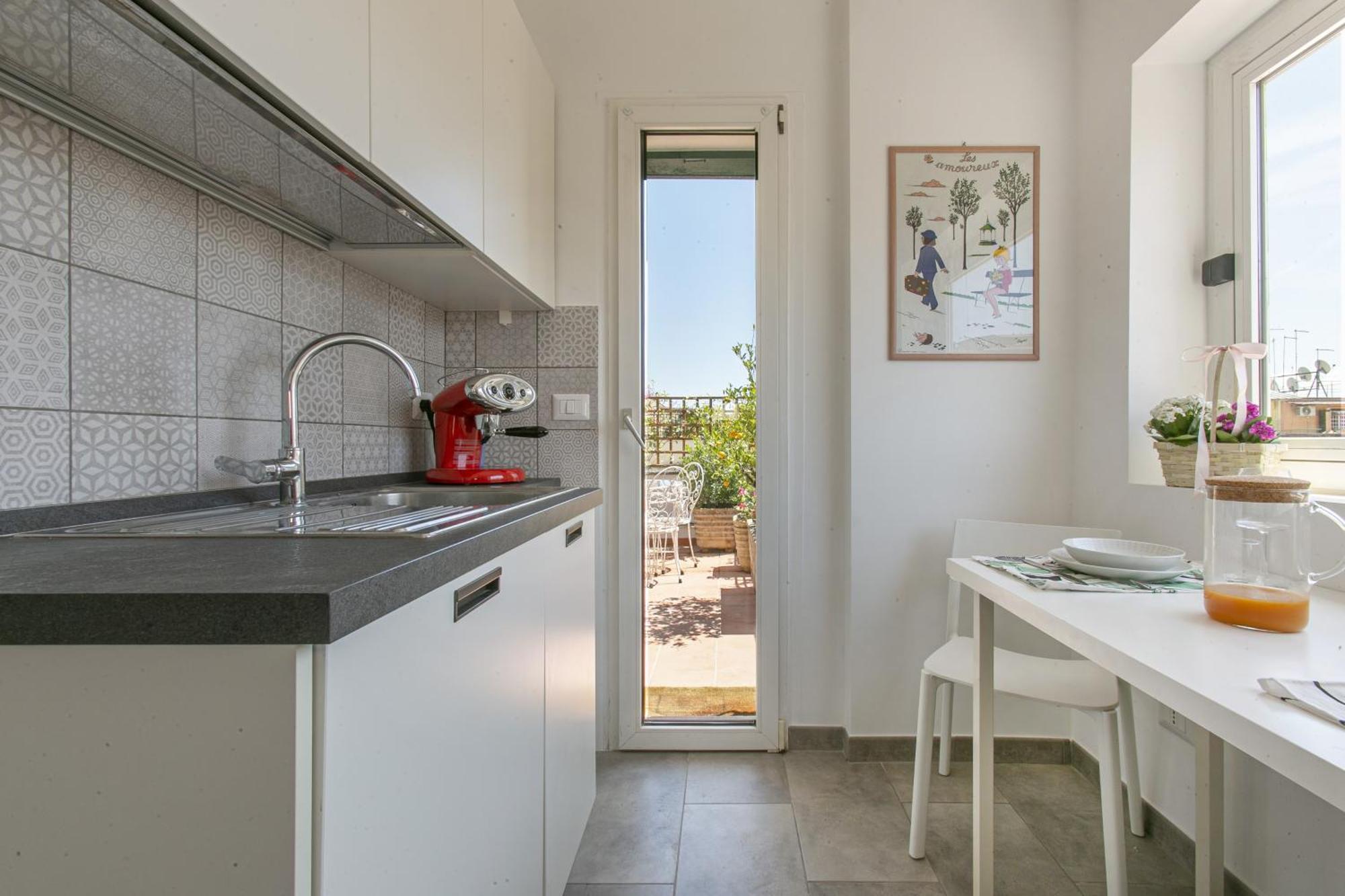 Attico Moderno Con Terrazza Vicino La Metro B Appartement